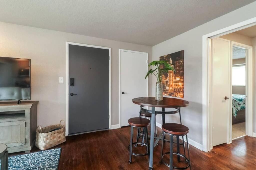 Villa Holly First Floor 2 King Beds Kansas City Exterior foto